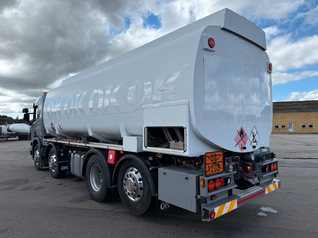 Scania P400 8x2*6 HMK Bilcon 24.000 l. ADR Euro 5 - Caminhão tanque: foto 4 Scania P400 8x2*6 HMK Bilcon 24.000 l. ADR Euro 5 - Caminhão tanque: foto 4