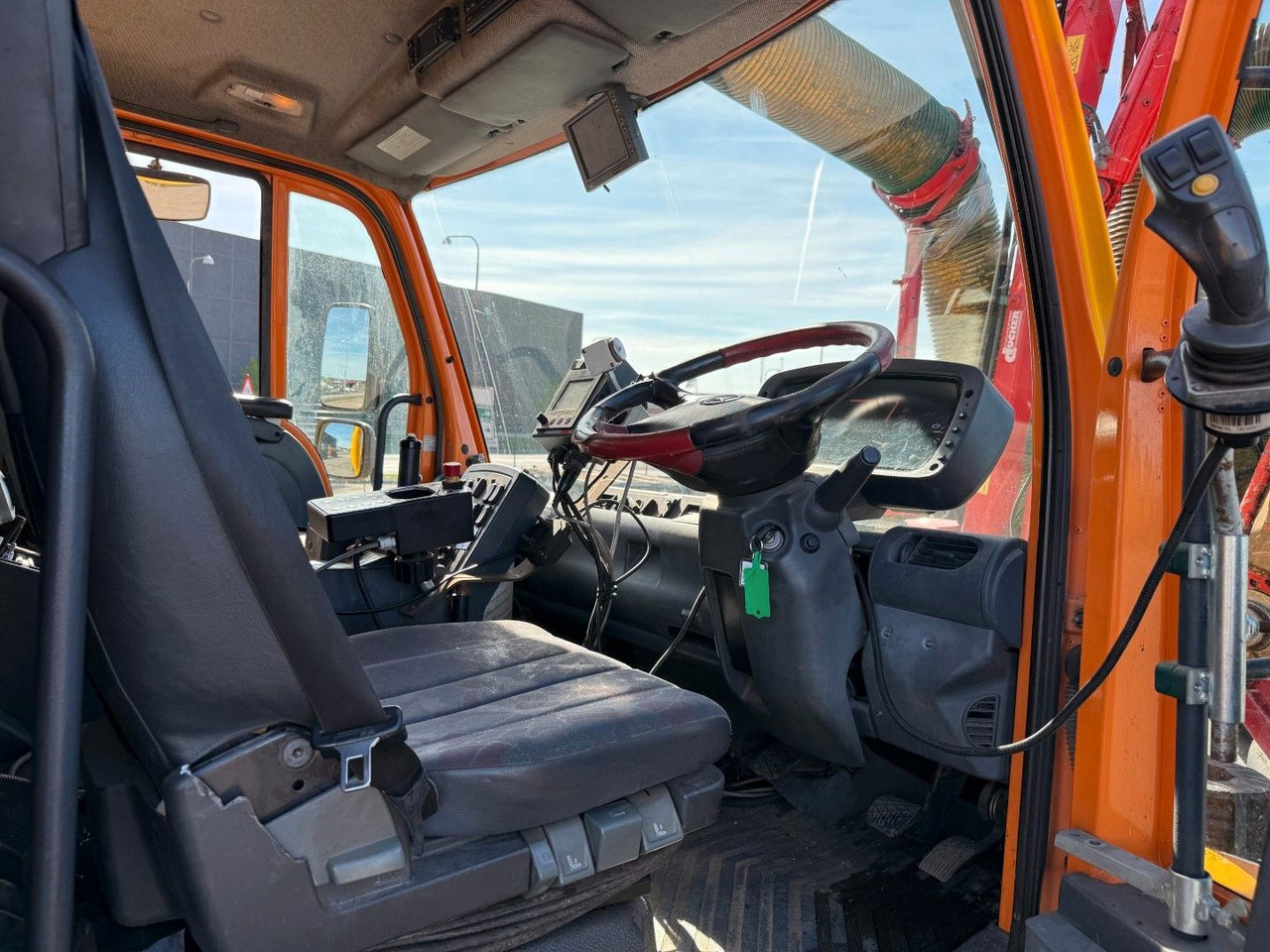 Unimog U500 4x4 / Dücker Kipper / Saug / Mäher MKT 15R - Caminhão basculante: foto 5 Unimog U500 4x4 / Dücker Kipper / Saug / Mäher MKT 15R - Caminhão basculante: foto 5