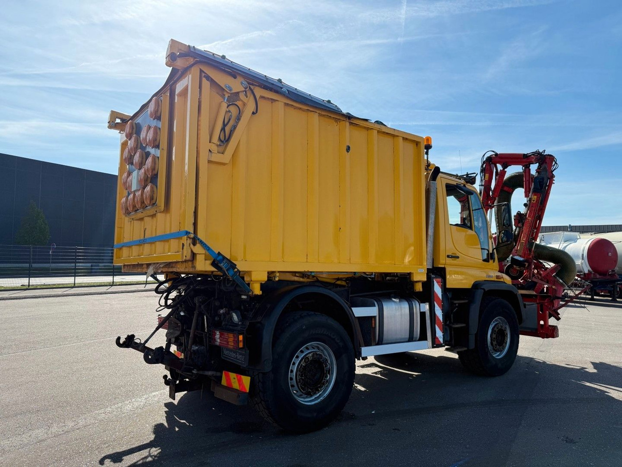 Unimog U500 4x4 / Dücker Kipper / Saug / Mäher MKT 15R - Caminhão basculante: foto 3 Unimog U500 4x4 / Dücker Kipper / Saug / Mäher MKT 15R - Caminhão basculante: foto 3