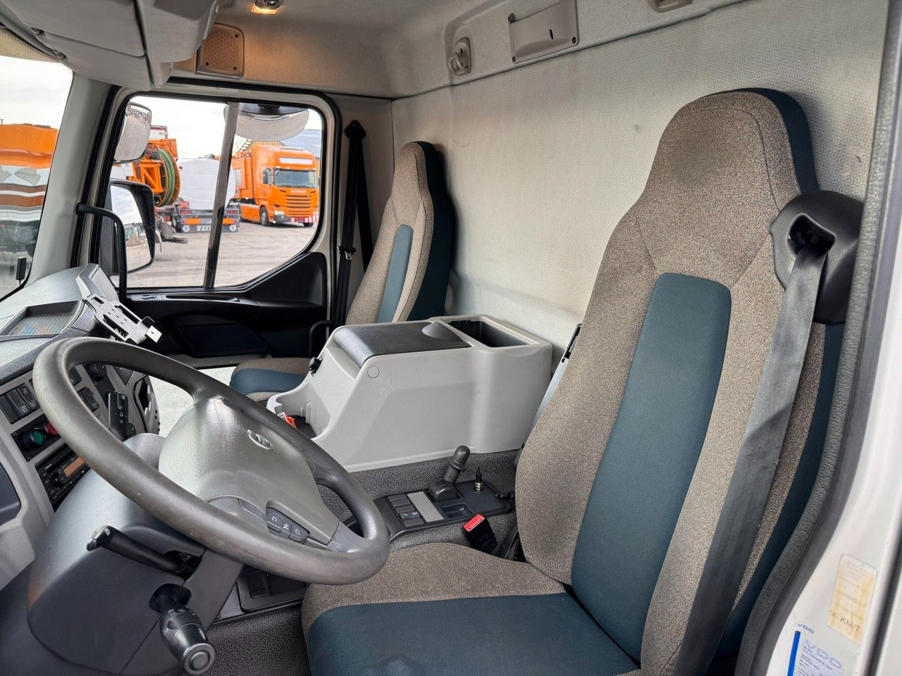 Volvo FE320 6x2*4 Frigoblock FK25SL 9.9 m Frigobox - Caminhão frigorífico: foto 5 Volvo FE320 6x2*4 Frigoblock FK25SL 9.9 m Frigobox - Caminhão frigorífico: foto 5