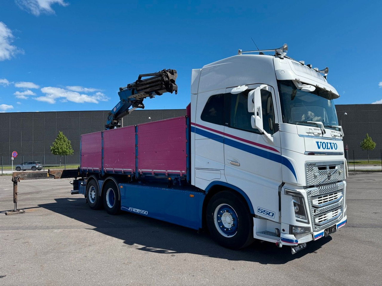Volvo FH 16.550 6x24 / Crane HMF 3220K4 Euro 6 - Caminhão grua: foto 3 Volvo FH 16.550 6x24 / Crane HMF 3220K4 Euro 6 - Caminhão grua: foto 3
