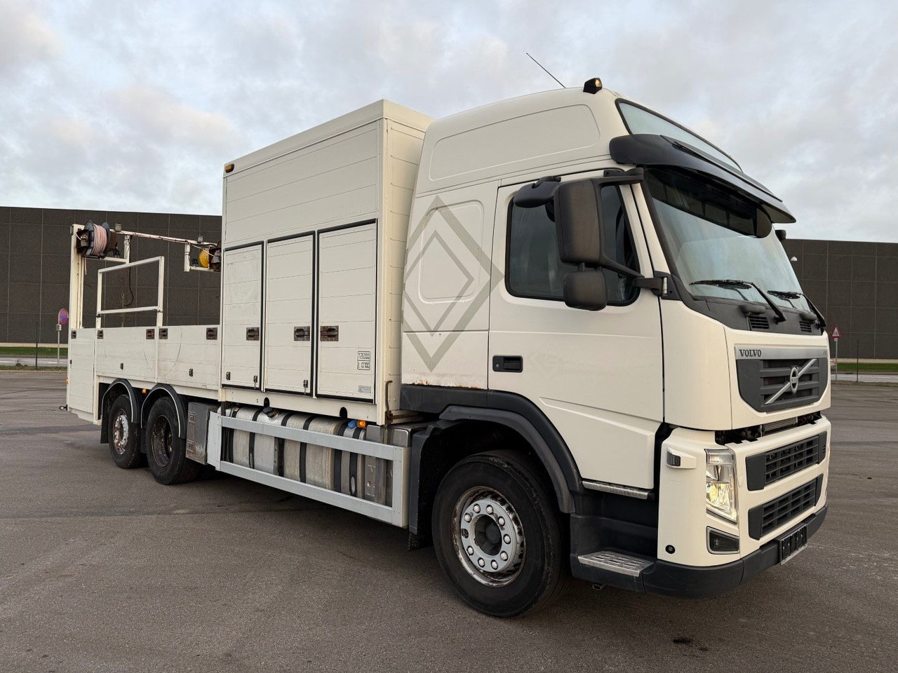 Volvo FM 410 6x2 Euro 5 - Camião de caixa aberta/ Plataforma: foto 2 Volvo FM 410 6x2 Euro 5 - Camião de caixa aberta/ Plataforma: foto 2