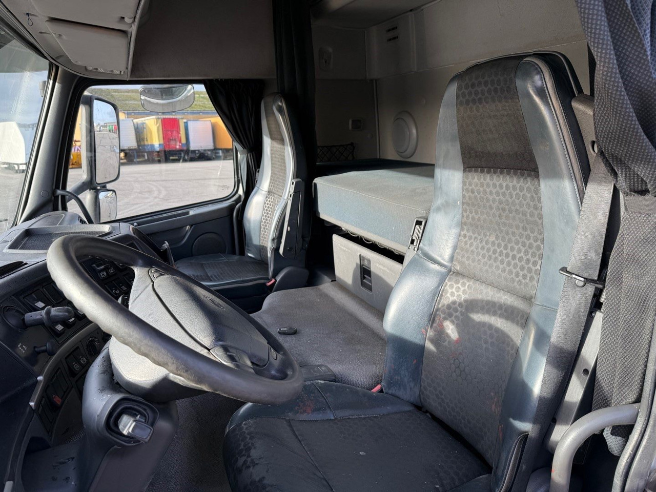 Volvo FM 410 6x2 Euro 5 - Camião de caixa aberta/ Plataforma: foto 5 Volvo FM 410 6x2 Euro 5 - Camião de caixa aberta/ Plataforma: foto 5