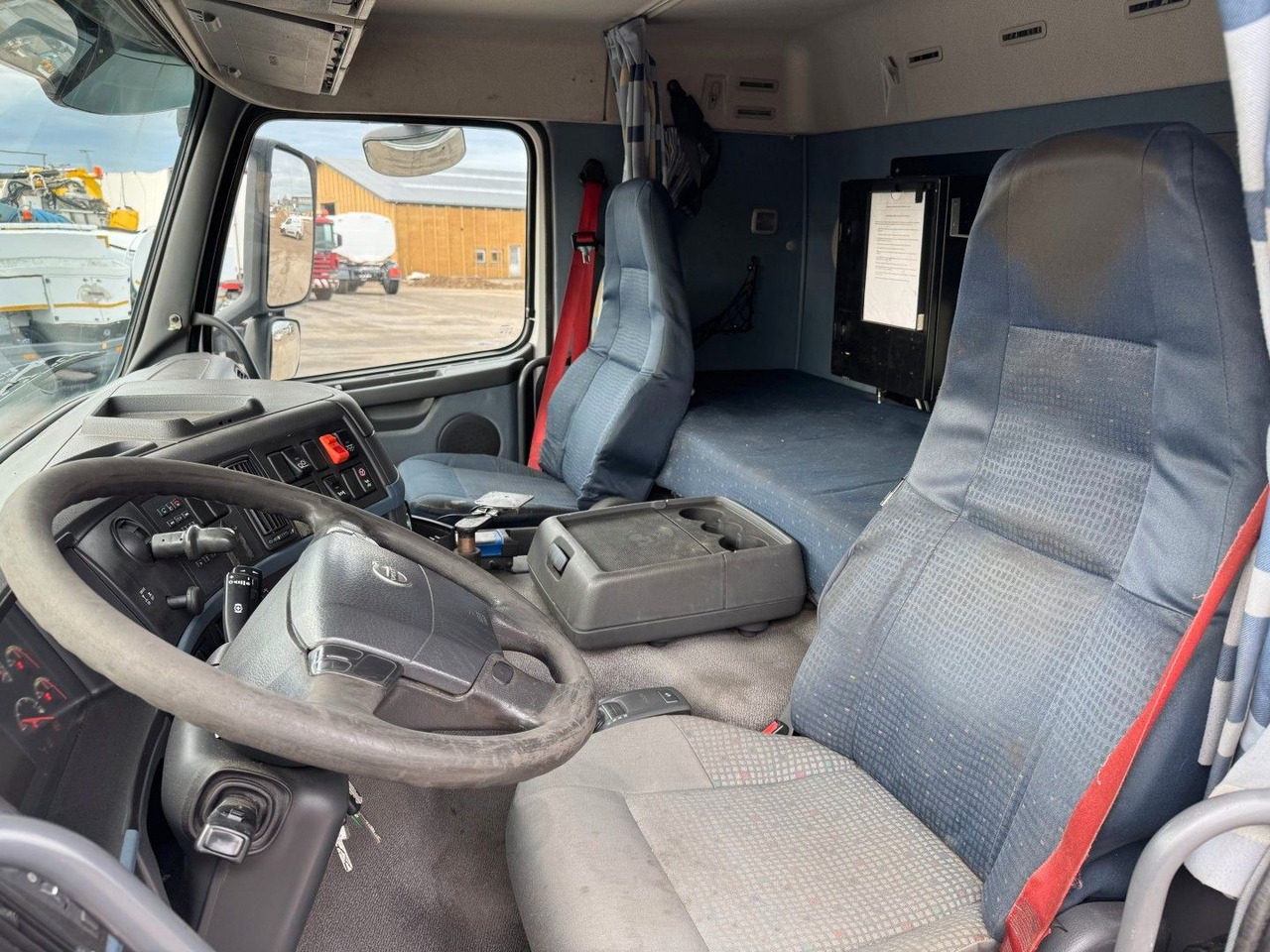 Volvo FM 440 8x2*6 24.000 l. ADR Tanktruck - Caminhão tanque: foto 5 Volvo FM 440 8x2*6 24.000 l. ADR Tanktruck - Caminhão tanque: foto 5