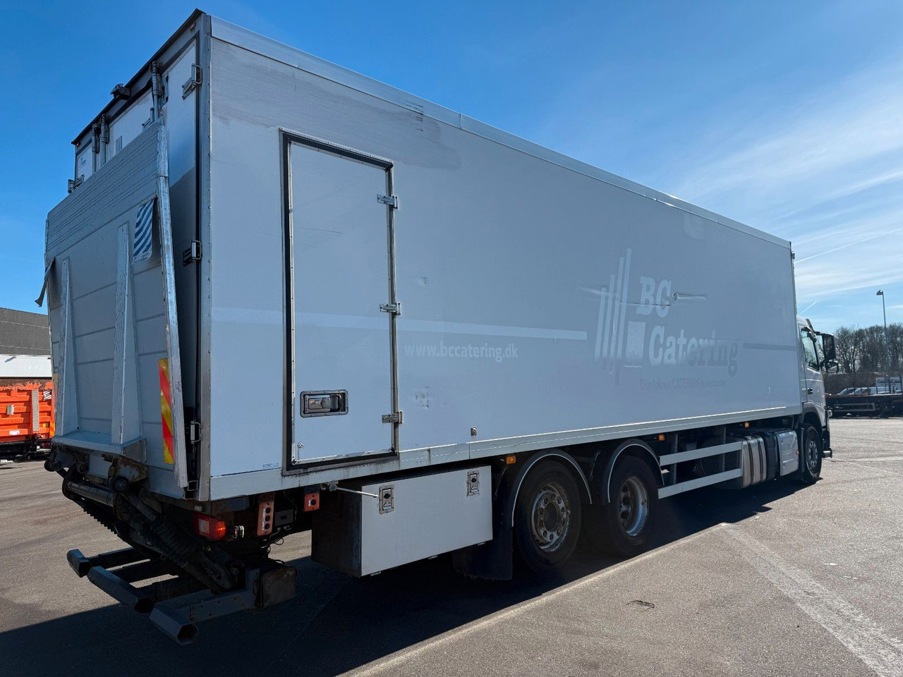Volvo FM330 6x2*4 Carrier Supra 1250 Mt / 9.3 m Koffer - Caminhão frigorífico: foto 3 Volvo FM330 6x2*4 Carrier Supra 1250 Mt / 9.3 m Koffer - Caminhão frigorífico: foto 3