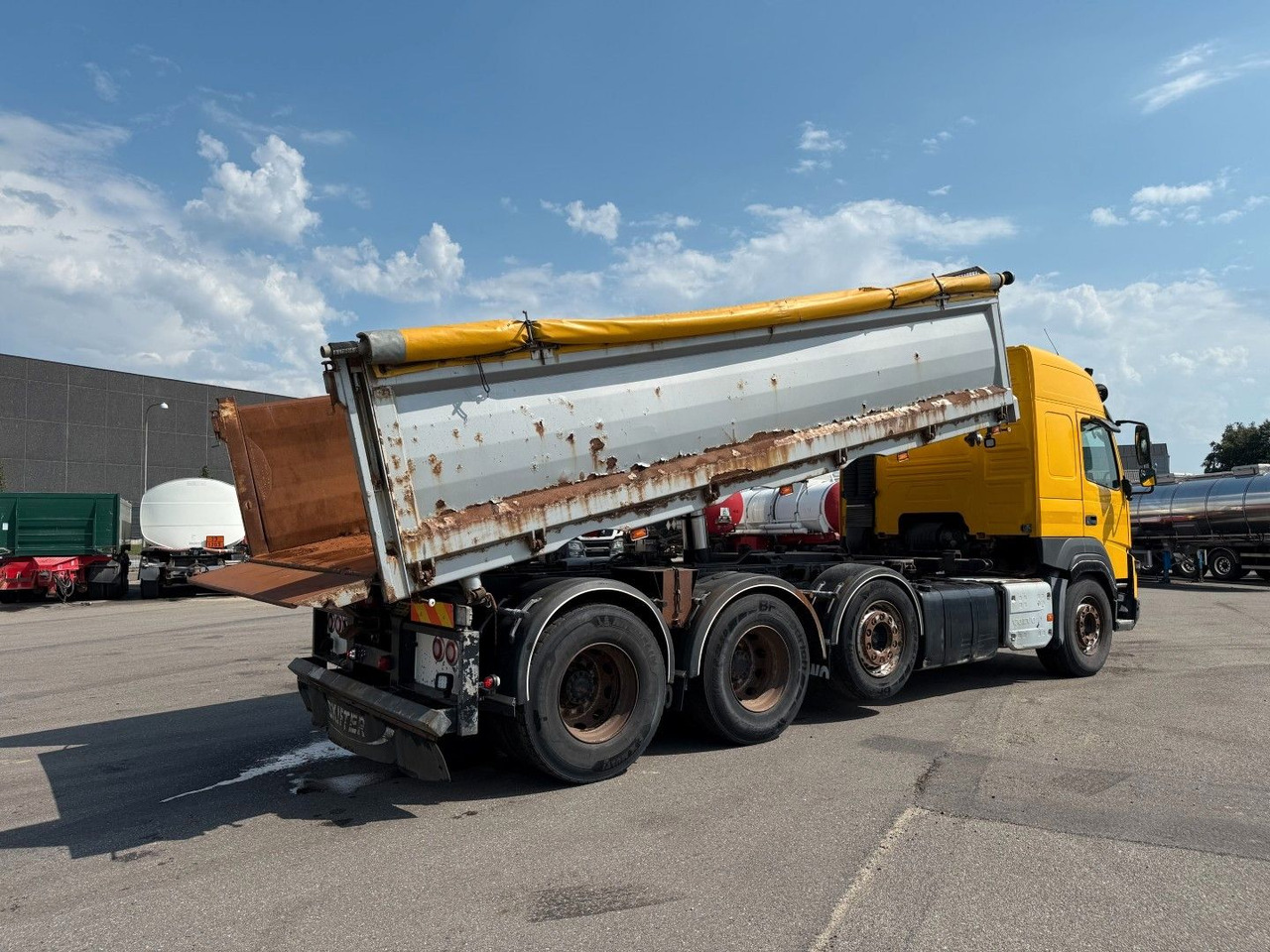 Volvo FMX500 8x4/4 Steel tipper Volvo FMX500 8x4/4 Steel tipper - Caminhão basculante: foto 3 Volvo FMX500 8x4/4 Steel tipper Volvo FMX500 8x4/4 Steel tipper - Caminhão basculante: foto 3