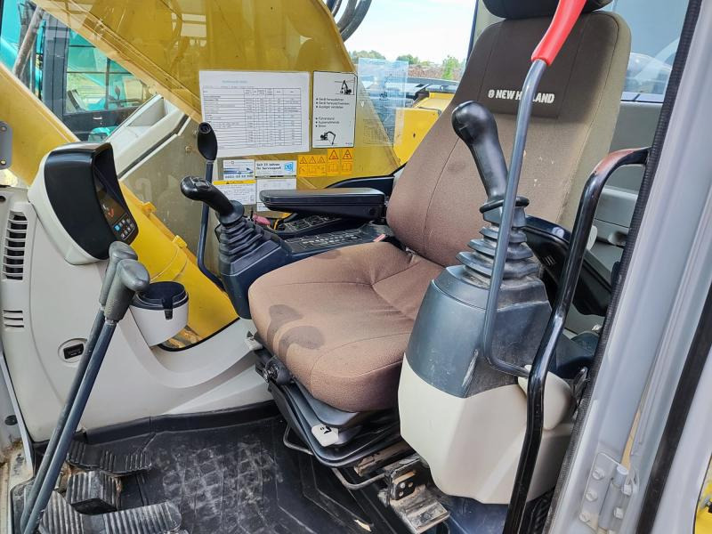 New Holland E235B SR-2 - Escavadora de rastos: foto 5 New Holland E235B SR-2 - Escavadora de rastos: foto 5