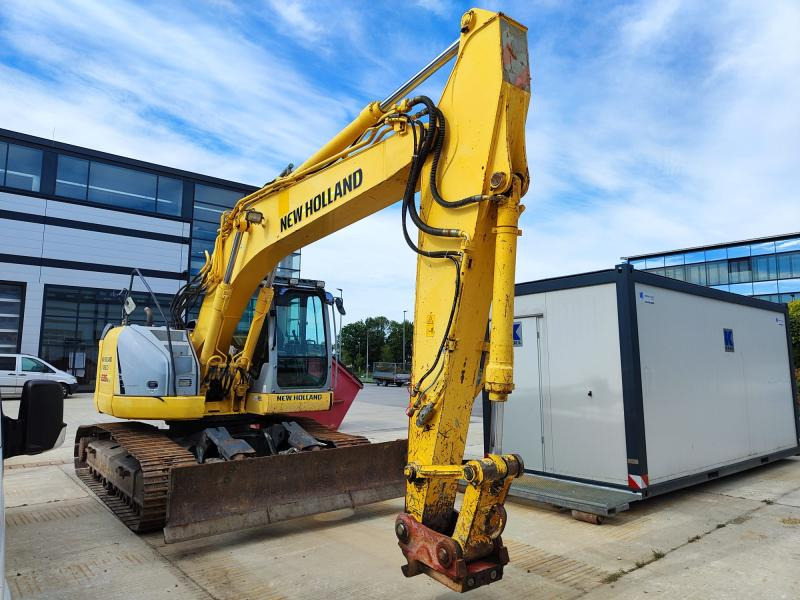 New Holland E235B SR-2 - Escavadora de rastos: foto 3 New Holland E235B SR-2 - Escavadora de rastos: foto 3