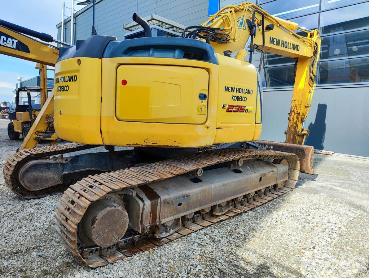 New Holland E235B SR-2 - Escavadora de rastos: foto 4 New Holland E235B SR-2 - Escavadora de rastos: foto 4