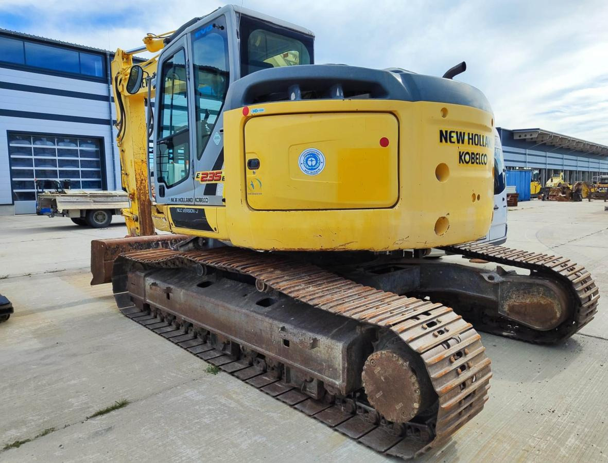 New Holland E235B SR-2 - Escavadora de rastos: foto 1 New Holland E235B SR-2 - Escavadora de rastos: foto 1