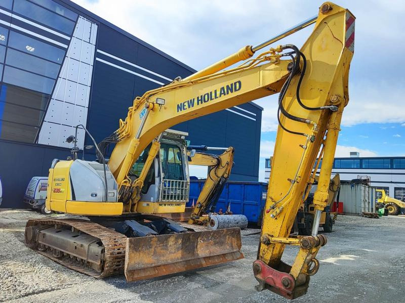 New Holland E235B SR-2 - Escavadora de rastos: foto 3 New Holland E235B SR-2 - Escavadora de rastos: foto 3