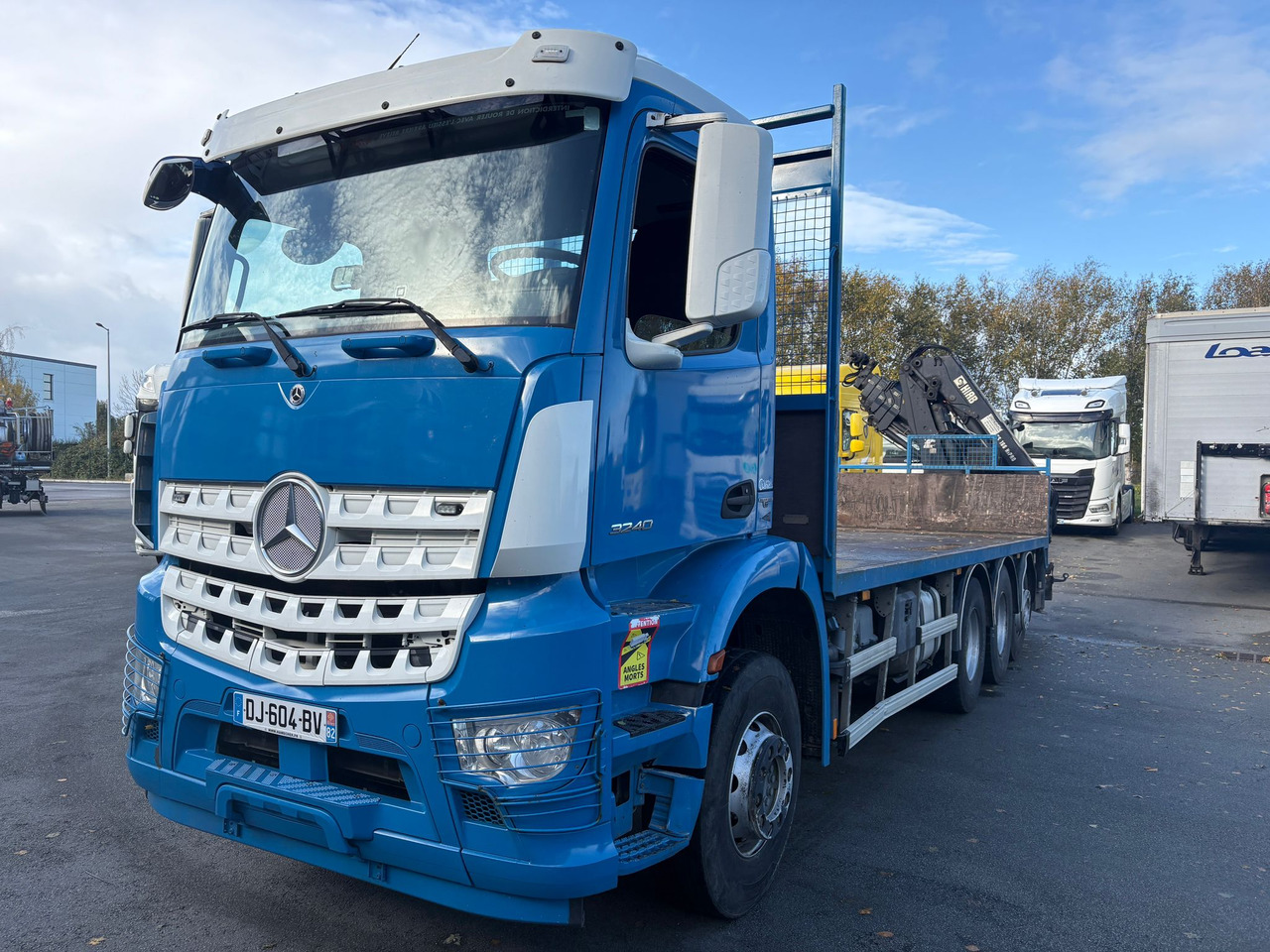 Mercedes Arocs 3240 - Camião de caixa aberta/ Plataforma: foto 1 Mercedes Arocs 3240 - Camião de caixa aberta/ Plataforma: foto 1