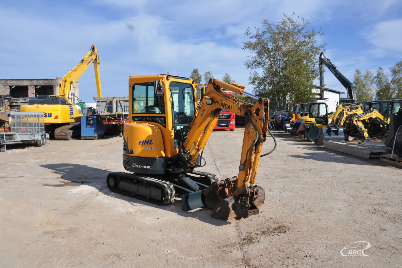 Hyundai R25Z-9AK - Mini escavadeira: foto 4 Hyundai R25Z-9AK - Mini escavadeira: foto 4
