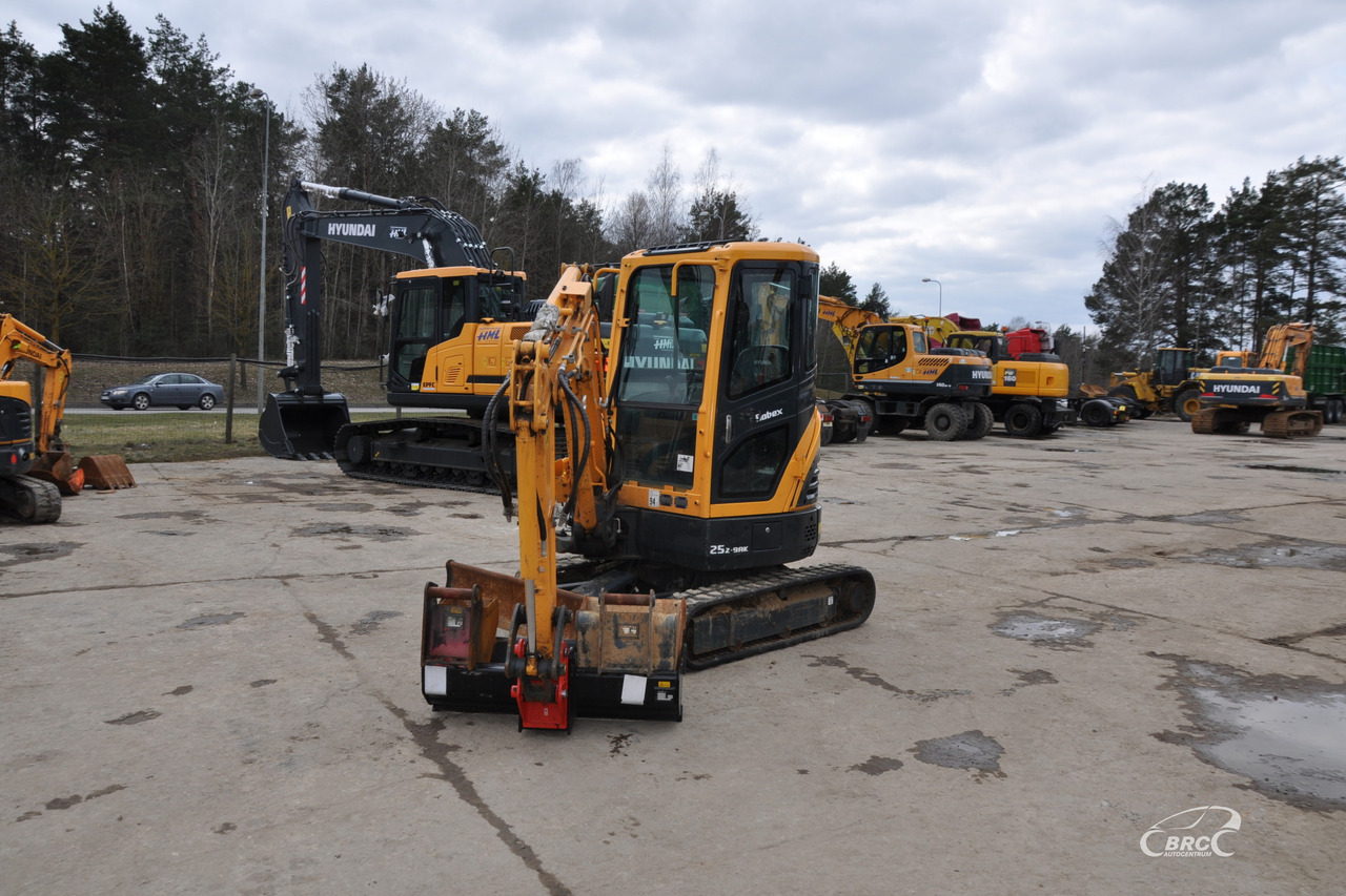 Hyundai R25Z-9AK - Mini escavadeira: foto 1 Hyundai R25Z-9AK - Mini escavadeira: foto 1