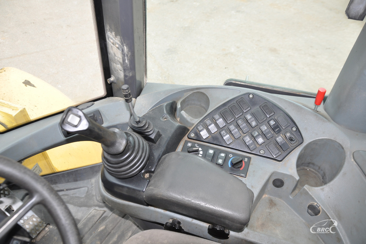 Carregadeira de rodas New Holland W270B: foto 14
