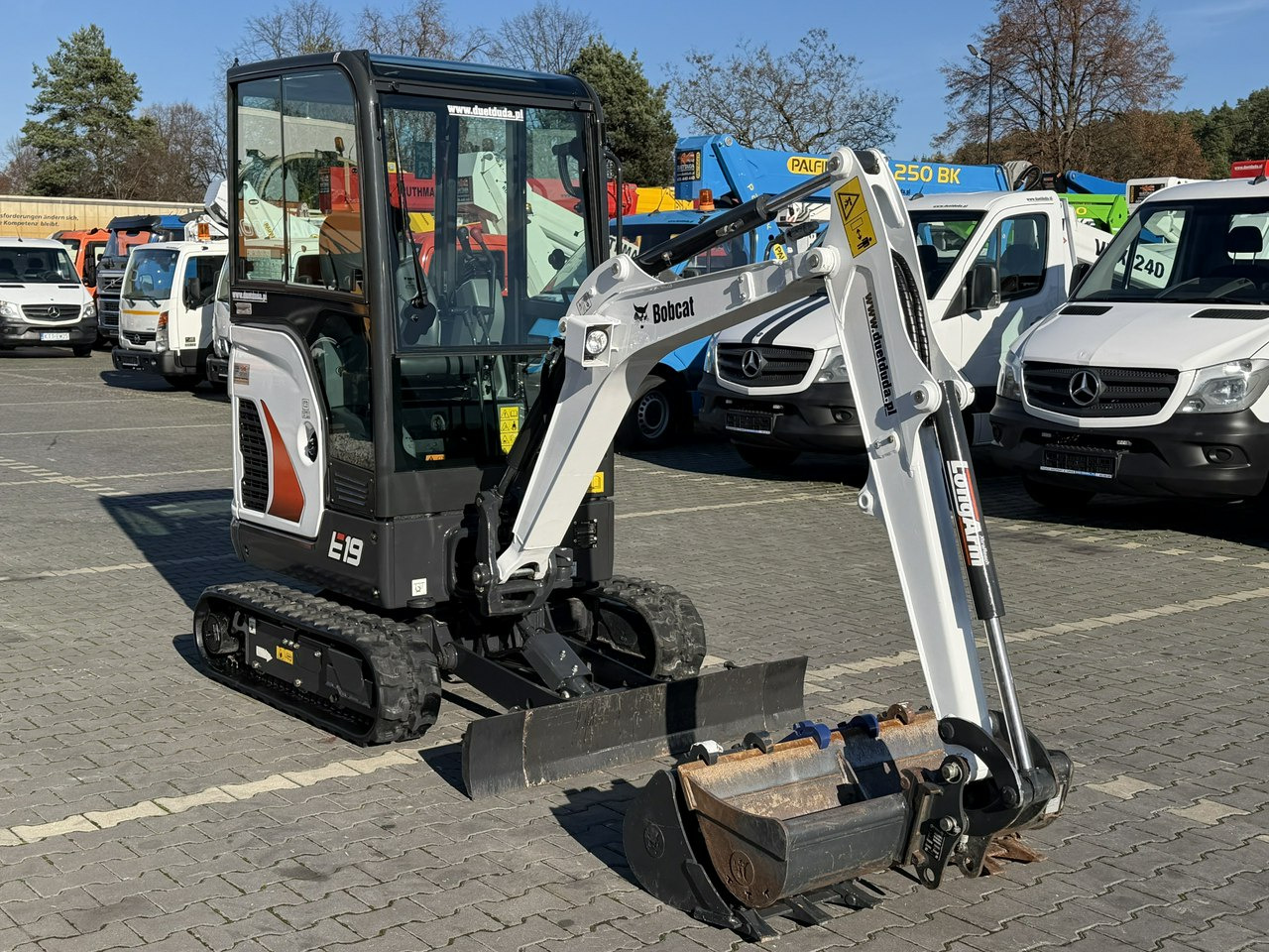 Mini escavadeira Bobcat E19 Komplet Łyżek Mało Używana Przepracowane tylko 90mth: foto 9