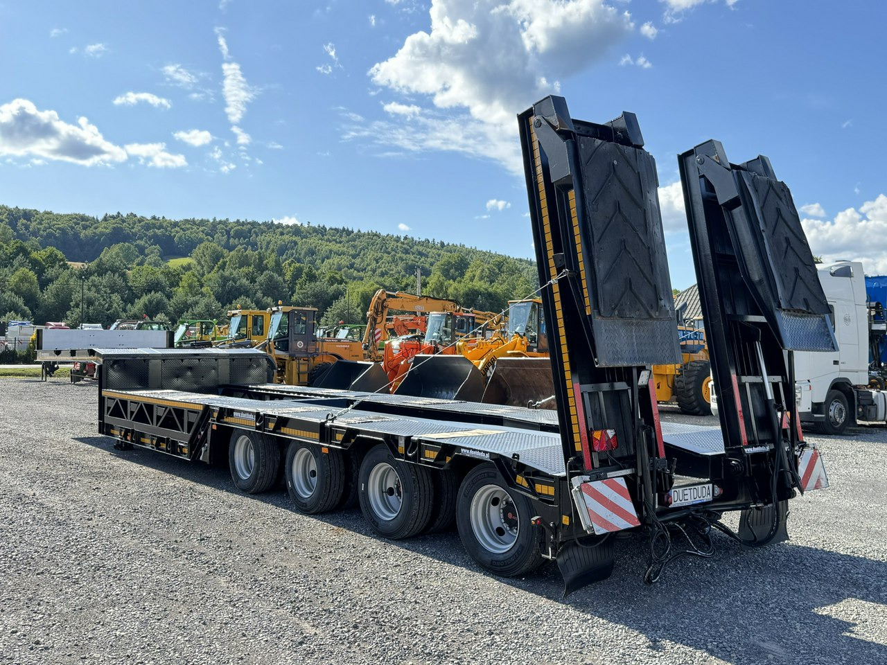 Bodex 4 osiowa NN4J Niskopodwoziówka Niskopodwozie Nowe Opony - Semireboque baixa: foto 1 Bodex 4 osiowa NN4J Niskopodwoziówka Niskopodwozie Nowe Opony - Semireboque baixa: foto 1