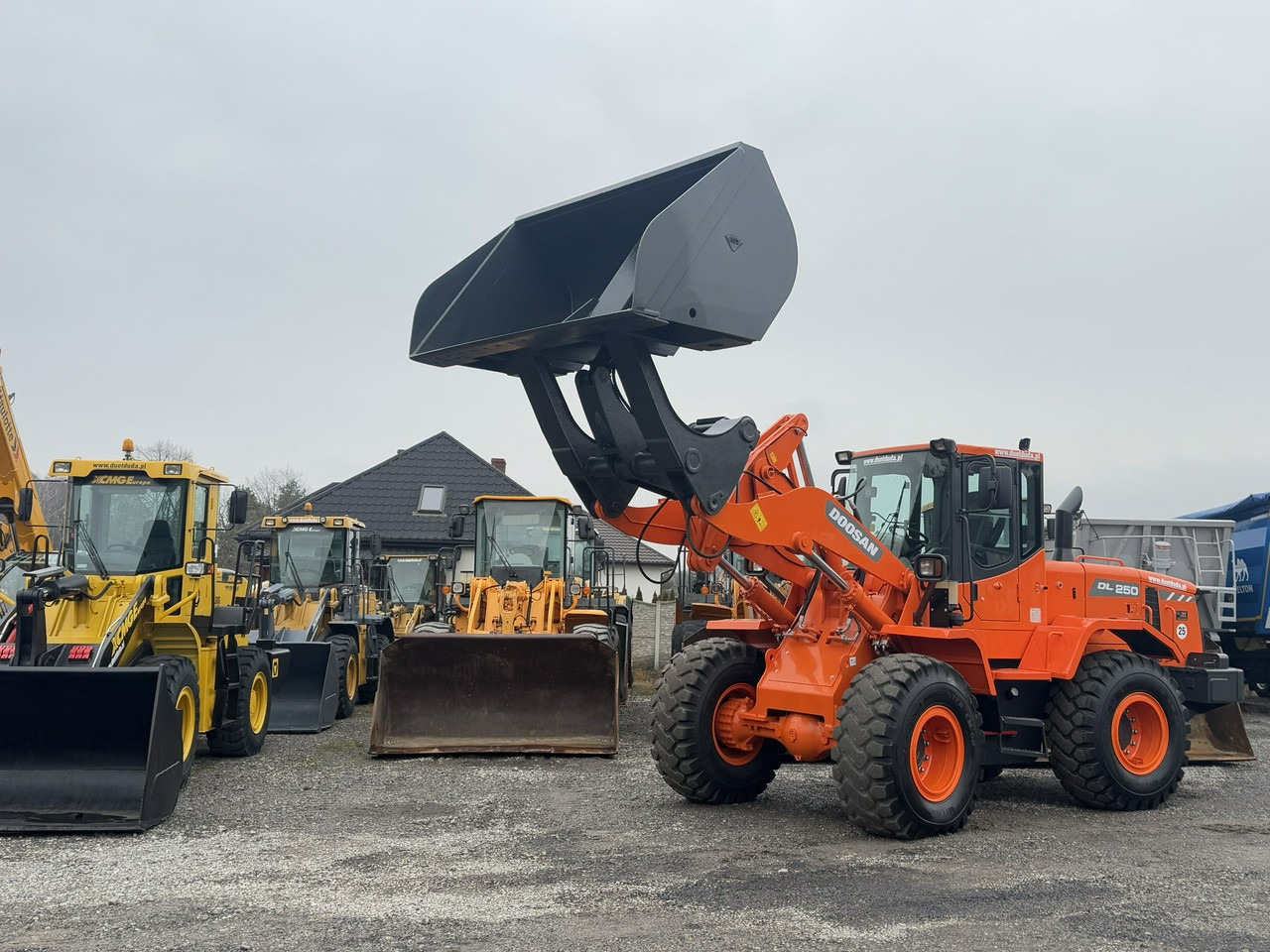 Doosan DL250 14,5Ton Łyżka Wysokiego Wysypu !!! - Carregadeira de rodas: foto 2 Doosan DL250 14,5Ton Łyżka Wysokiego Wysypu !!! - Carregadeira de rodas: foto 2