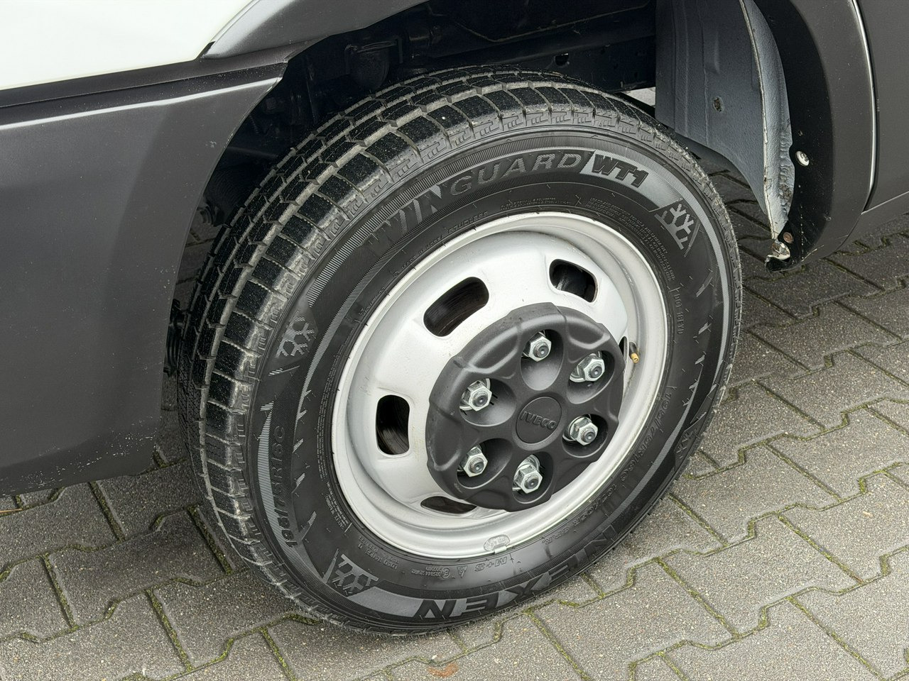 Iveco Daily 35C16 V - Furgão basculante: foto 2 Iveco Daily 35C16 V - Furgão basculante: foto 2