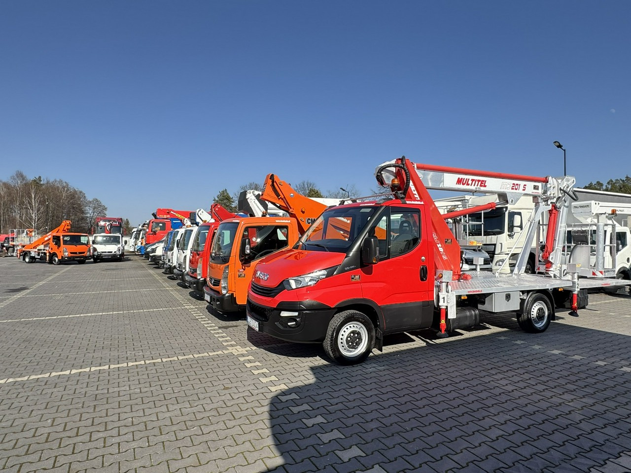 Iveco Daily 35S12 - Caminhão com plataforma aérea: foto 4 Iveco Daily 35S12 - Caminhão com plataforma aérea: foto 4