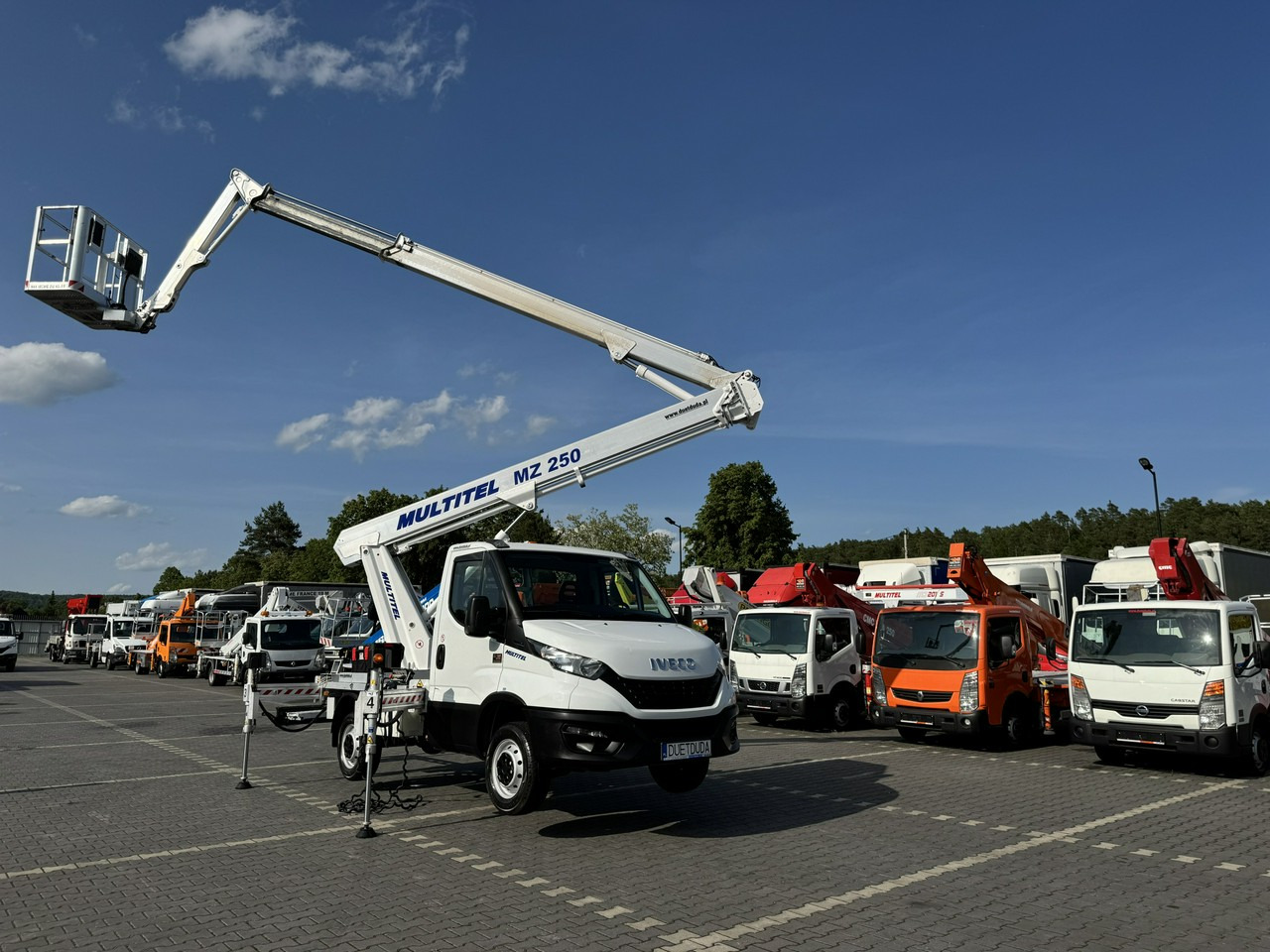 Iveco Daily 35S14 - Caminhão com plataforma aérea: foto 3 Iveco Daily 35S14 - Caminhão com plataforma aérea: foto 3