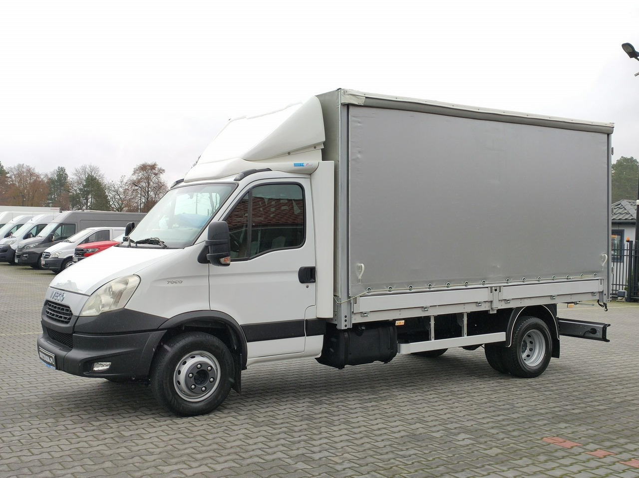 Iveco Daily 70C17 Firana Tył Drzwi Zadbany w Pełni Sprawny Super Stan - Furgão de toldo: foto 2 Iveco Daily 70C17 Firana Tył Drzwi Zadbany w Pełni Sprawny Super Stan - Furgão de toldo: foto 2