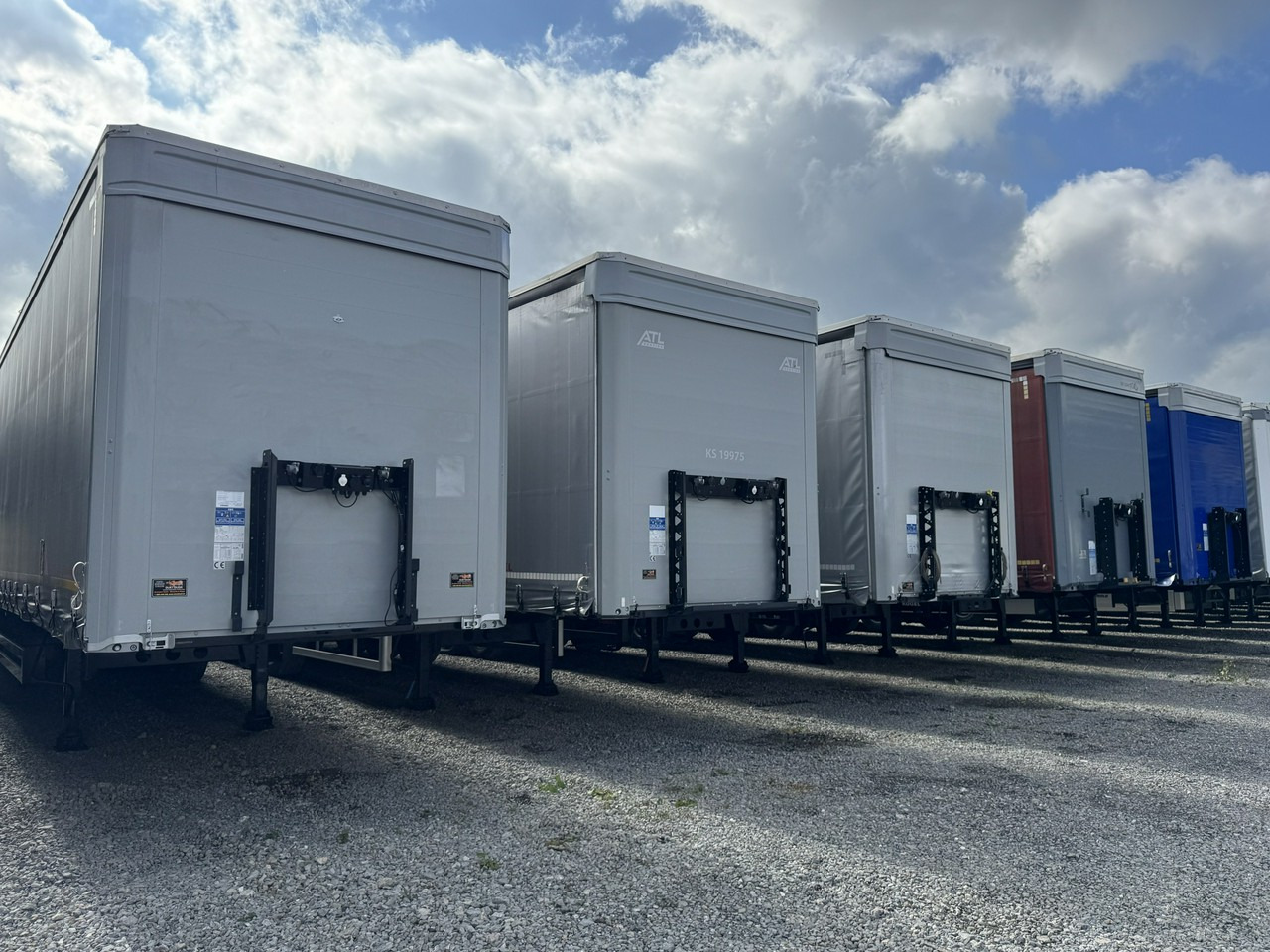 Kogel Coil mulda 3 Osie SAF Dach i Boki Zsuwane - Semi-reboque de lona: foto 2 Kogel Coil mulda 3 Osie SAF Dach i Boki Zsuwane - Semi-reboque de lona: foto 2