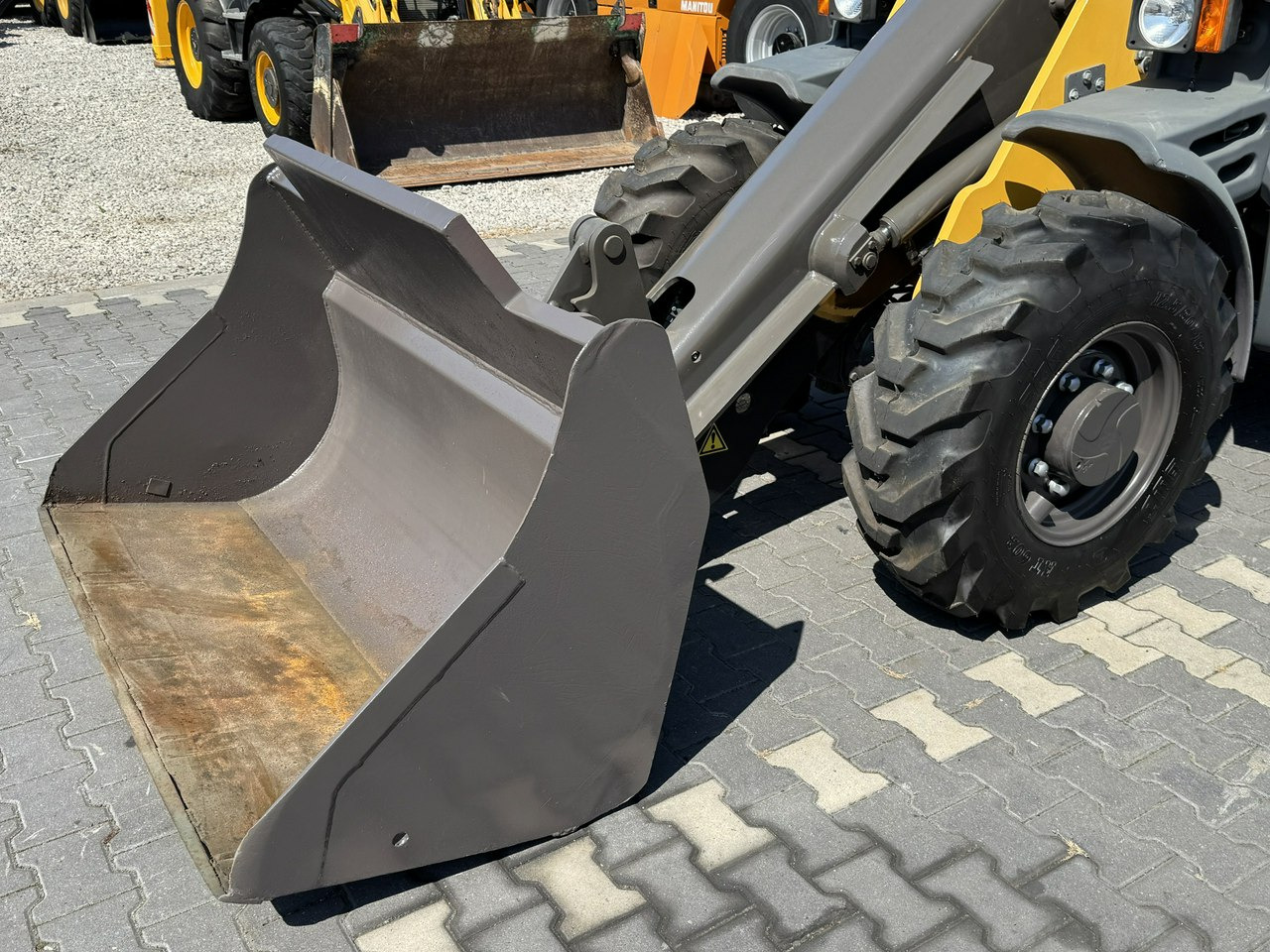 Mecalac AX 700 Szybko-Złącze Łyżka Super Stan - Carregadeira de rodas: foto 5 Mecalac AX 700 Szybko-Złącze Łyżka Super Stan - Carregadeira de rodas: foto 5