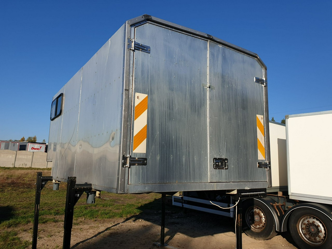 Mercedes ATEGO 1221 - Carroçaria para furgões: foto 5 Mercedes ATEGO 1221 - Carroçaria para furgões: foto 5