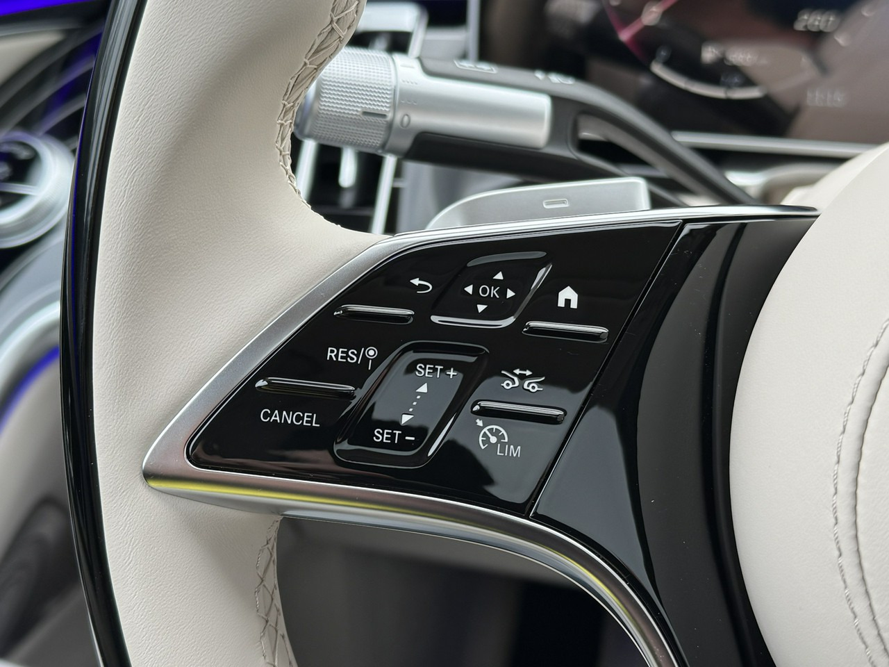 Sedã Mercedes S 450: foto 30