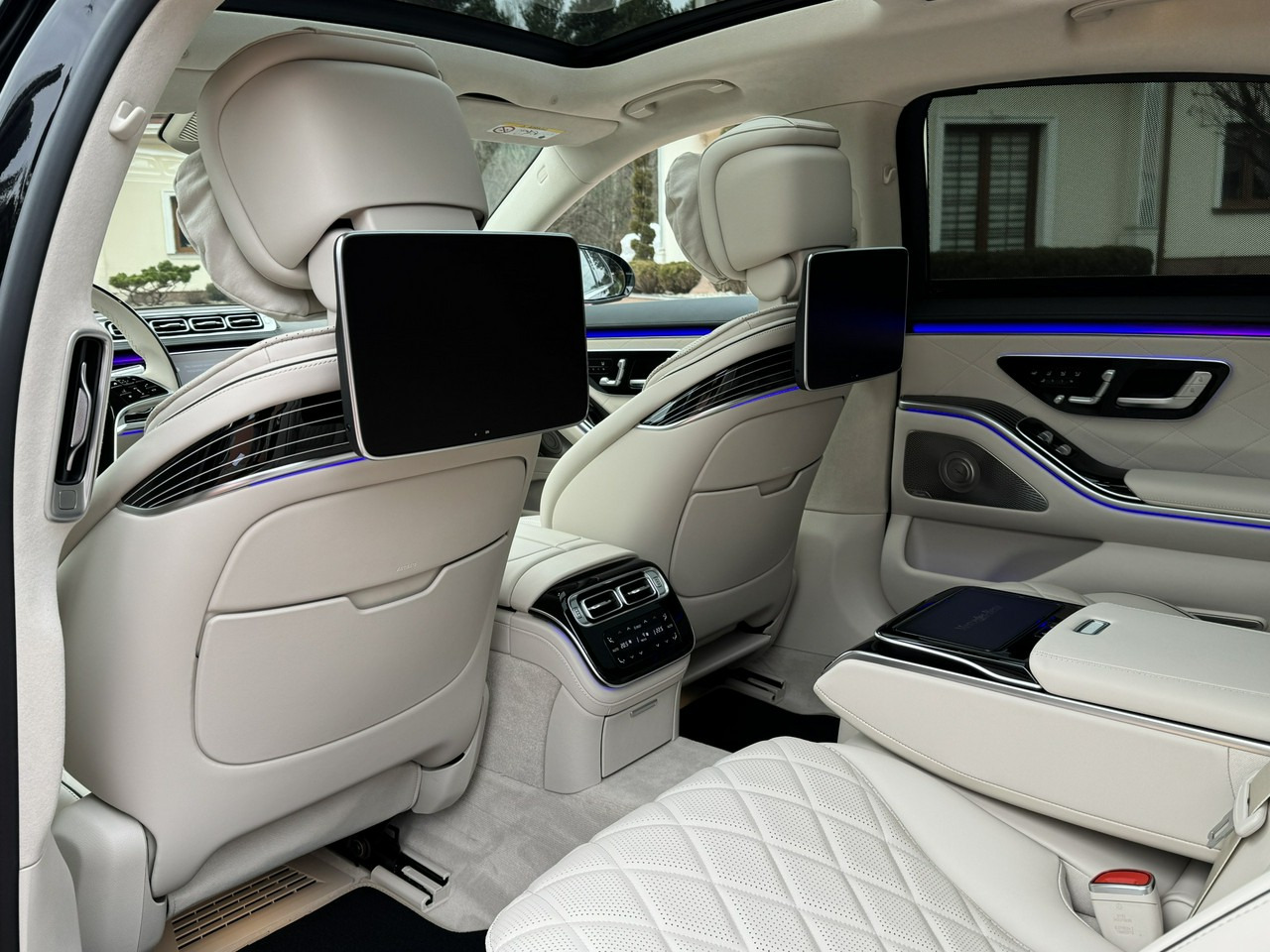 Sedã Mercedes S 450: foto 48