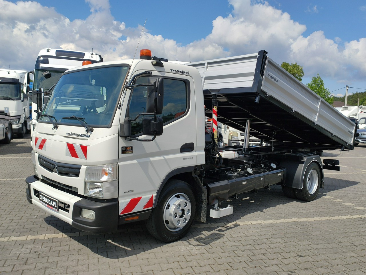 Mitsubishi Canter Fuso 9C18 3.0/180KM Automat, HDS FASSI F30 Wywrotka 3-str - Caminhão basculante: foto 3 Mitsubishi Canter Fuso 9C18 3.0/180KM Automat, HDS FASSI F30 Wywrotka 3-str - Caminhão basculante: foto 3