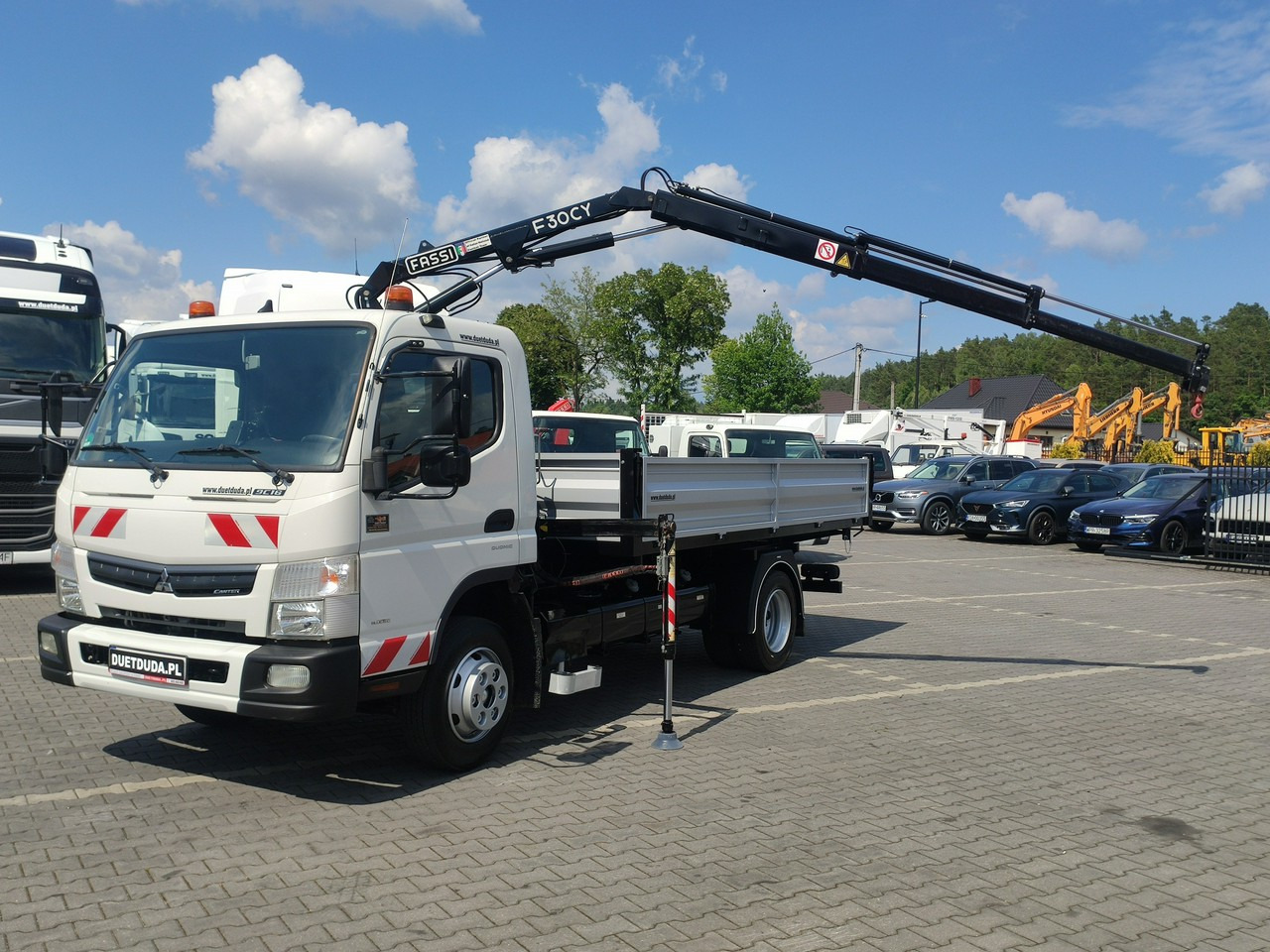 Mitsubishi Canter Fuso 9C18 3.0/180KM Automat, HDS FASSI F30 Wywrotka 3-str - Caminhão basculante, Caminhão grua: foto 1 Mitsubishi Canter Fuso 9C18 3.0/180KM Automat, HDS FASSI F30 Wywrotka 3-str - Caminhão basculante, Caminhão grua: foto 1