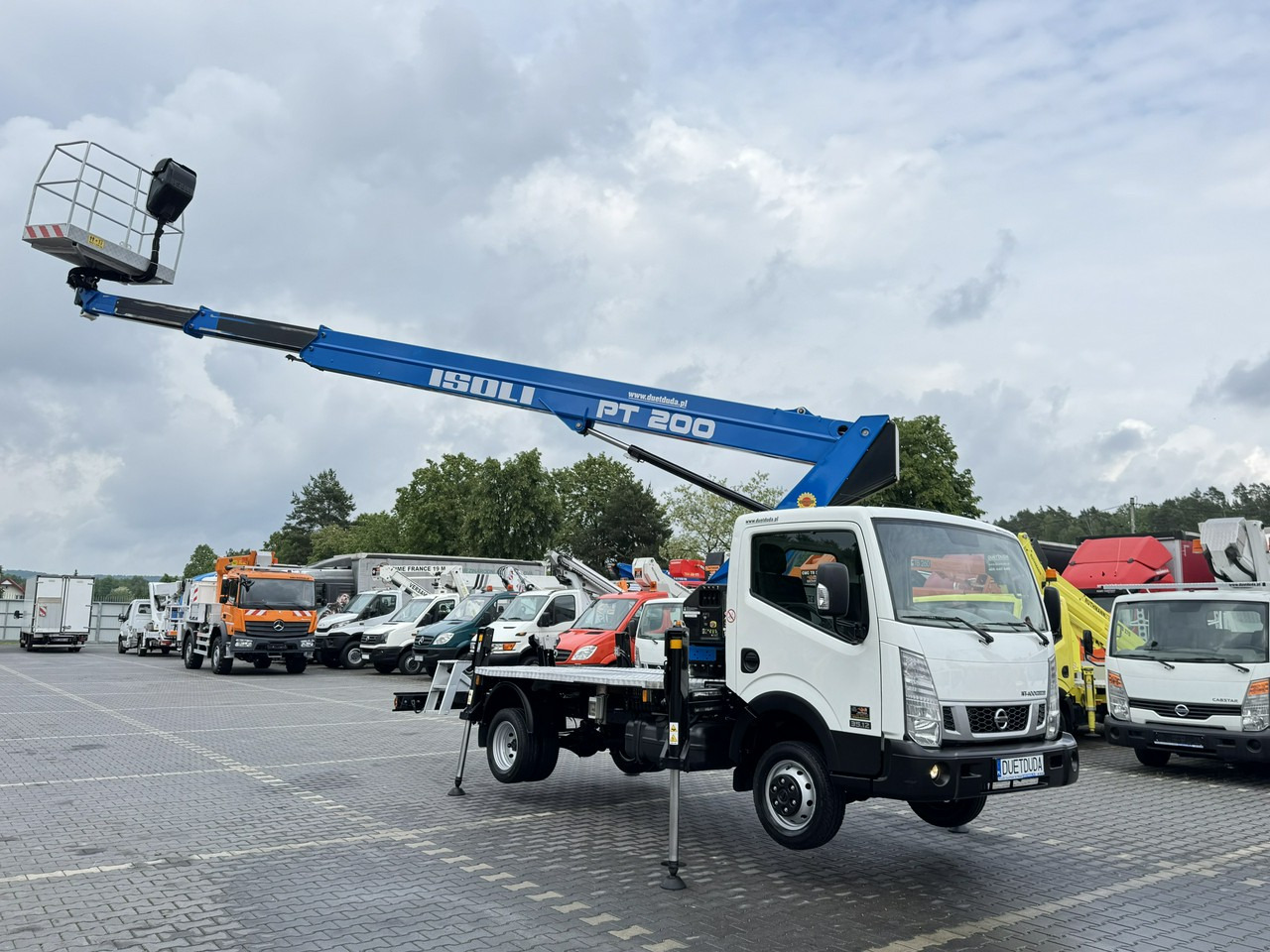 Nissan Cabstar - Caminhão com plataforma aérea: foto 5 Nissan Cabstar - Caminhão com plataforma aérea: foto 5