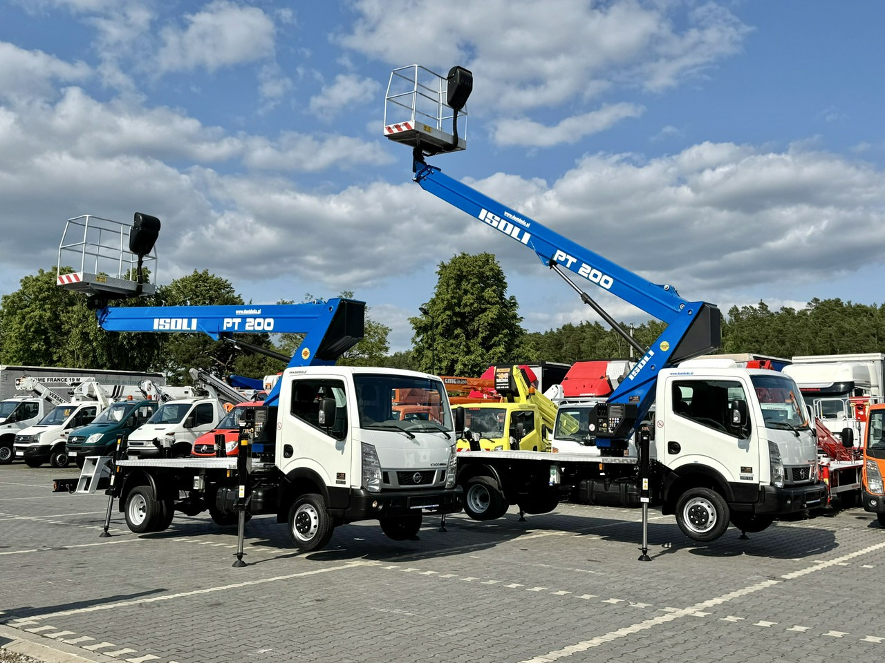 Caminhão com plataforma aérea Nissan Cabstar: foto 1