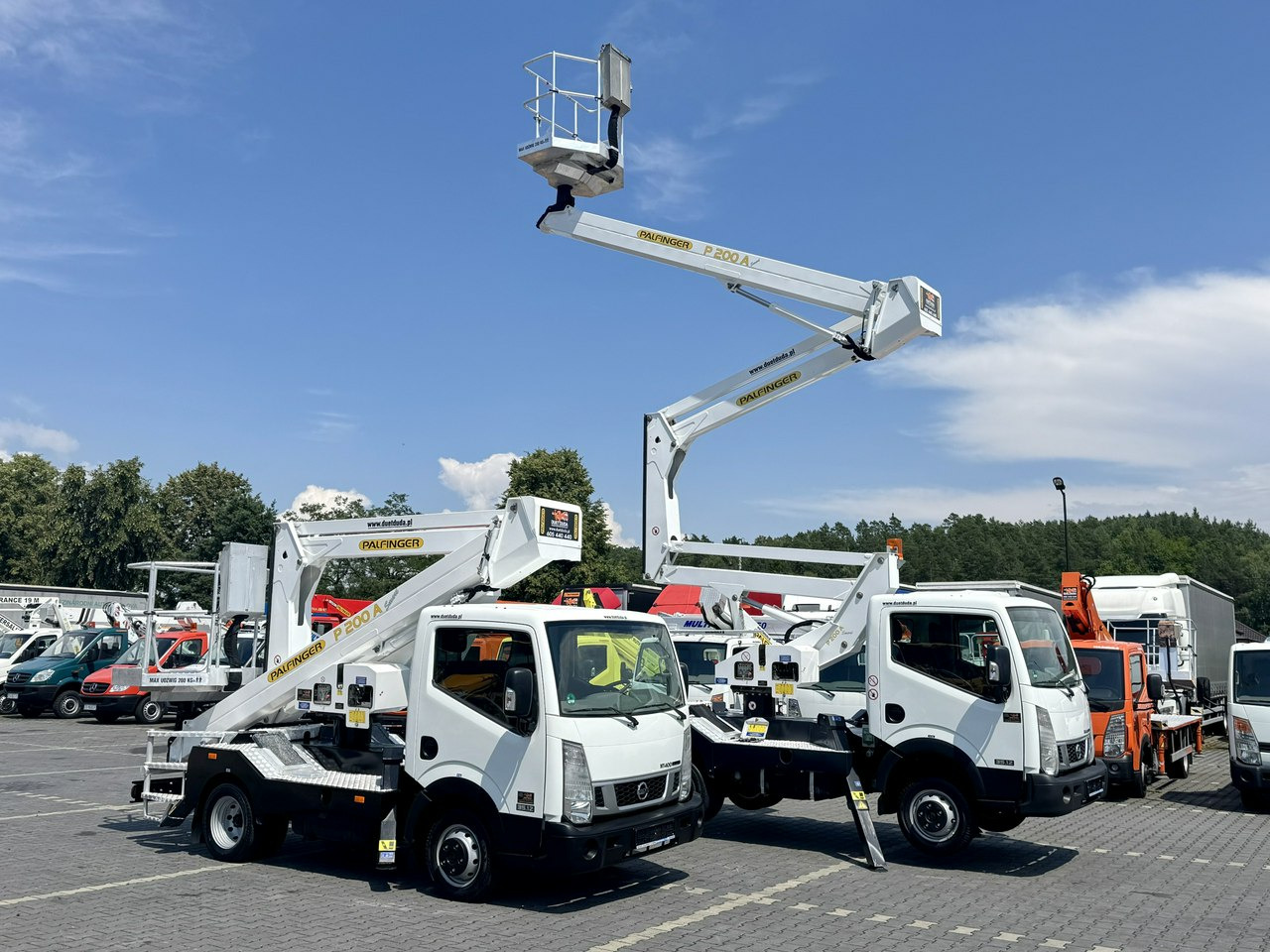 Nissan Cabstar - Caminhão com plataforma aérea: foto 1 Nissan Cabstar - Caminhão com plataforma aérea: foto 1