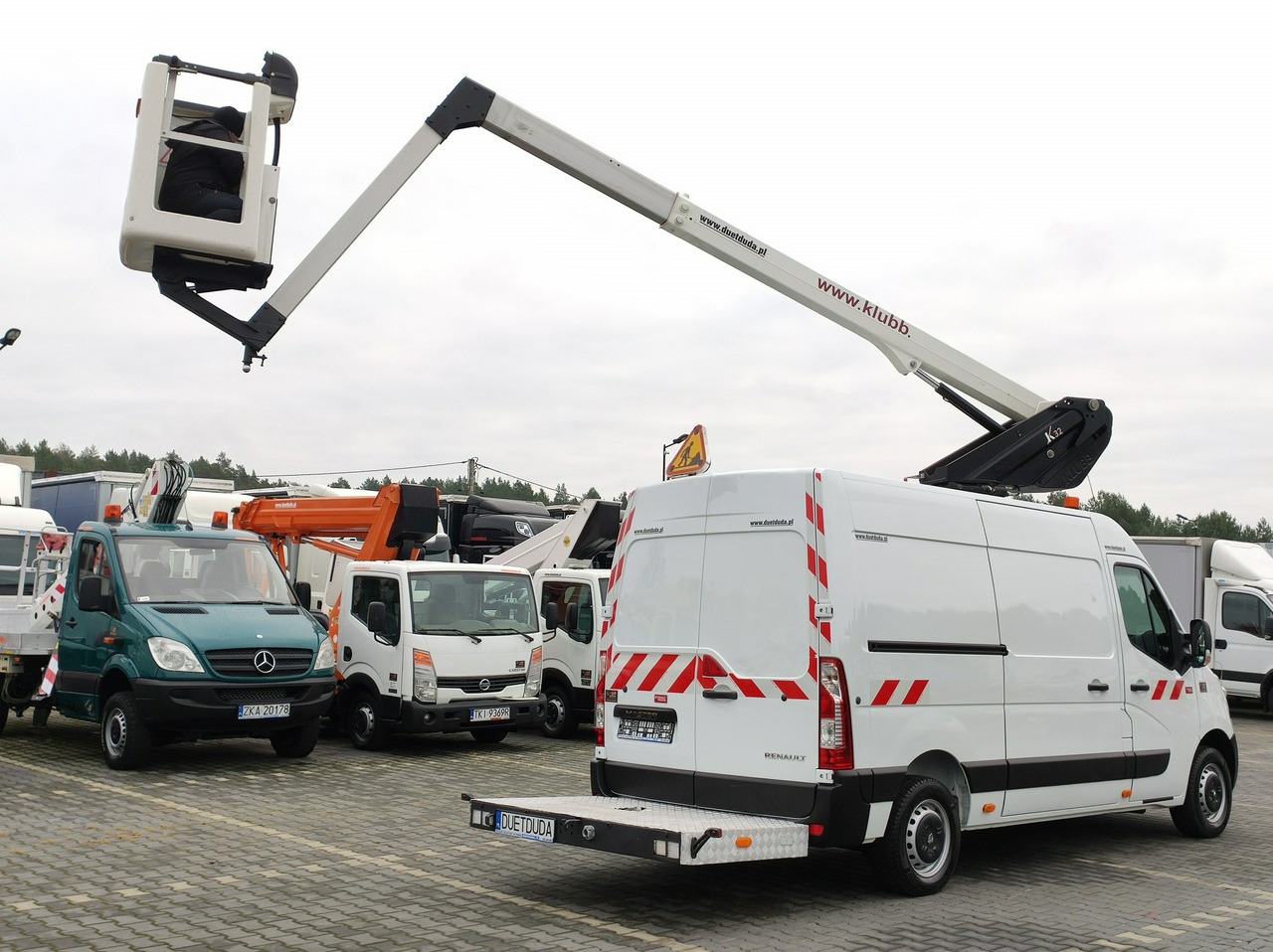 Renault Master - Caminhão com plataforma aérea: foto 5 Renault Master - Caminhão com plataforma aérea: foto 5