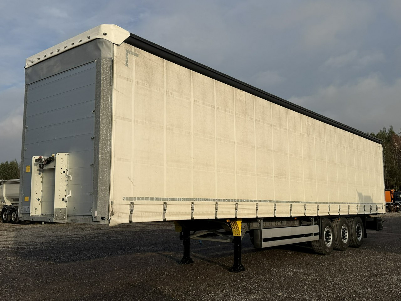 Schmitz Cargobull Standard Rama Ocynk Oś podnoszona Grudzień 2019r - Semi-reboque de lona: foto 5 Schmitz Cargobull Standard Rama Ocynk Oś podnoszona Grudzień 2019r - Semi-reboque de lona: foto 5