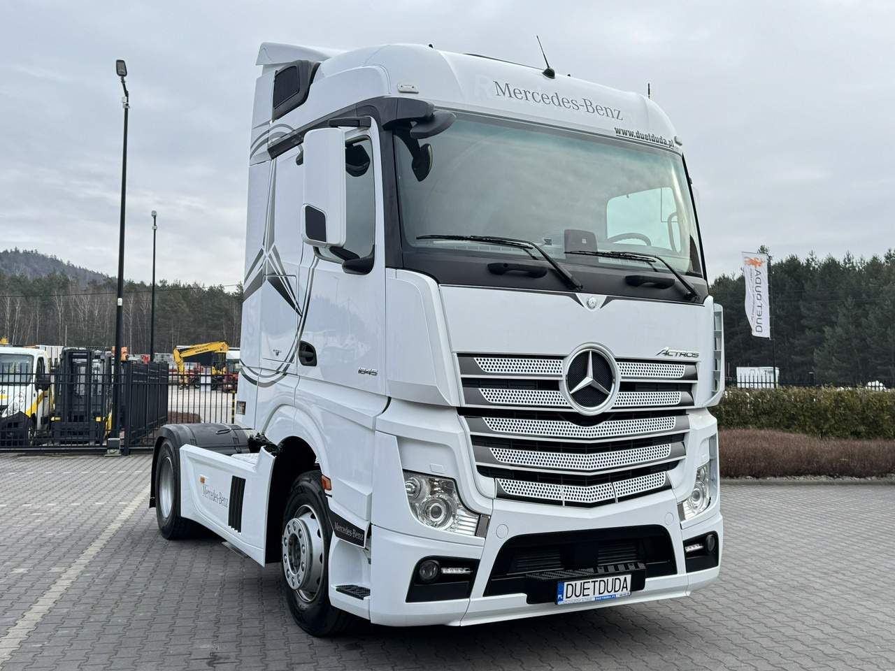 Mercedes ACTROS 1845 Euro 6 Stream Space Standard !!! - Tractor: foto 4 Mercedes ACTROS 1845 Euro 6 Stream Space Standard !!! - Tractor: foto 4