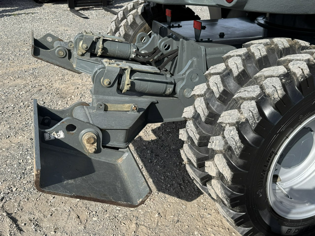 Escavadeira de rodas Wacker Neuson EW100 Pług + Podpory 10 ton Szybkozłącze Klimatyzacja: foto 8 Escavadeira de rodas Wacker Neuson EW100 Pług + Podpory 10 ton Szybkozłącze Klimatyzacja: foto 8