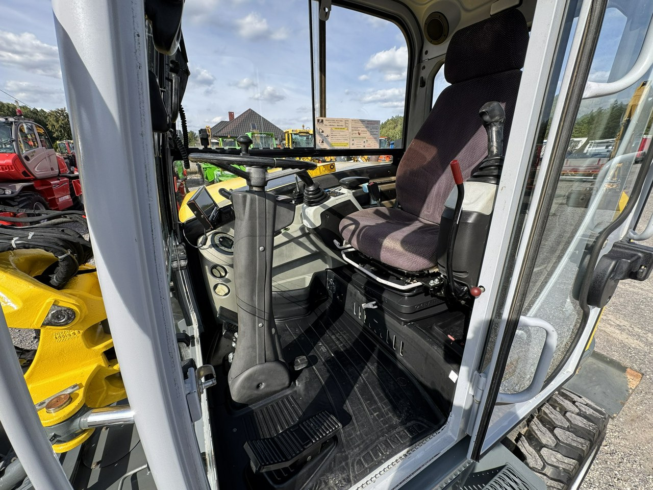 Escavadeira de rodas Wacker Neuson EW100 Pług + Podpory 10 ton Szybkozłącze Klimatyzacja: foto 17 Escavadeira de rodas Wacker Neuson EW100 Pług + Podpory 10 ton Szybkozłącze Klimatyzacja: foto 17