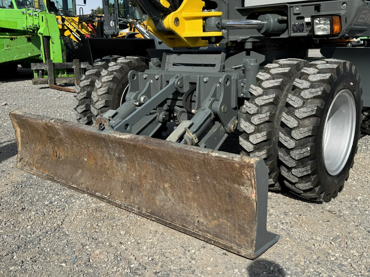 Escavadeira de rodas Wacker Neuson EW100 Pług + Podpory 10 ton Szybkozłącze Klimatyzacja: foto 9 Escavadeira de rodas Wacker Neuson EW100 Pług + Podpory 10 ton Szybkozłącze Klimatyzacja: foto 9