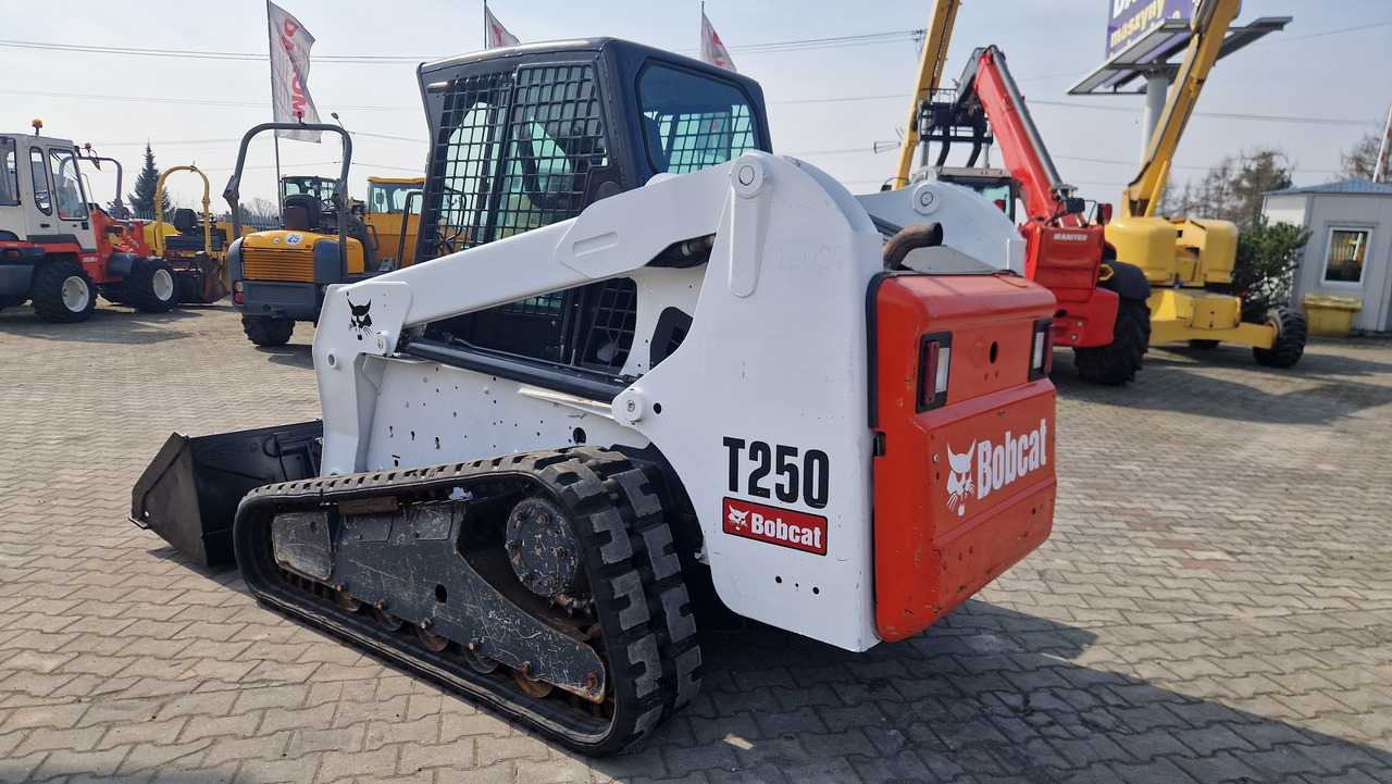 BOBCAT T 250 - Mini carregadeira de esteiras: foto 2 BOBCAT T 250 - Mini carregadeira de esteiras: foto 2