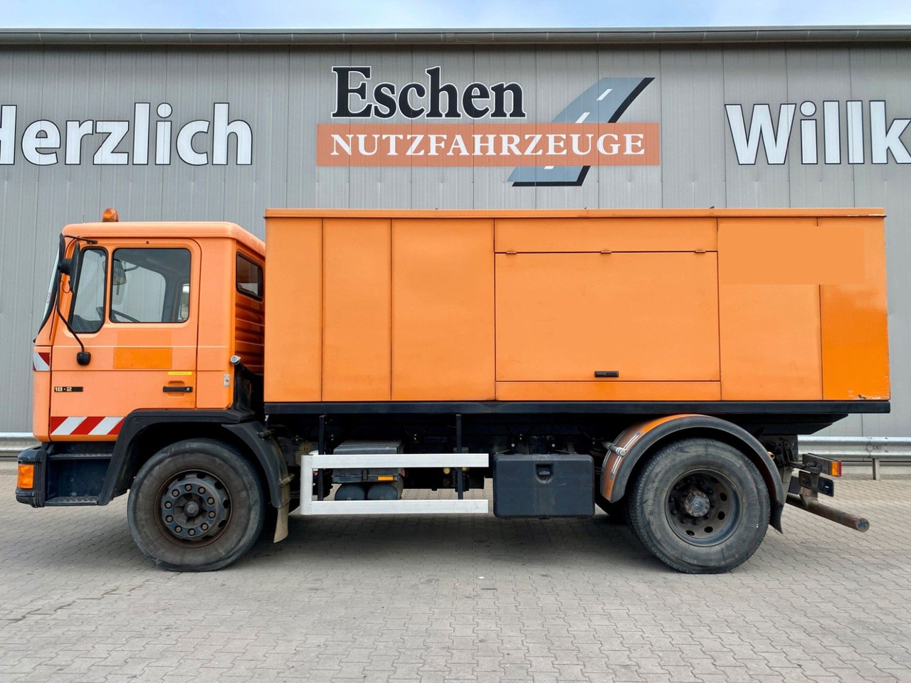 MAN 18.272 Polyma Stromaggregat/168kW | 3x Sitze*AHK - Caminhão: foto 2 MAN 18.272 Polyma Stromaggregat/168kW | 3x Sitze*AHK - Caminhão: foto 2