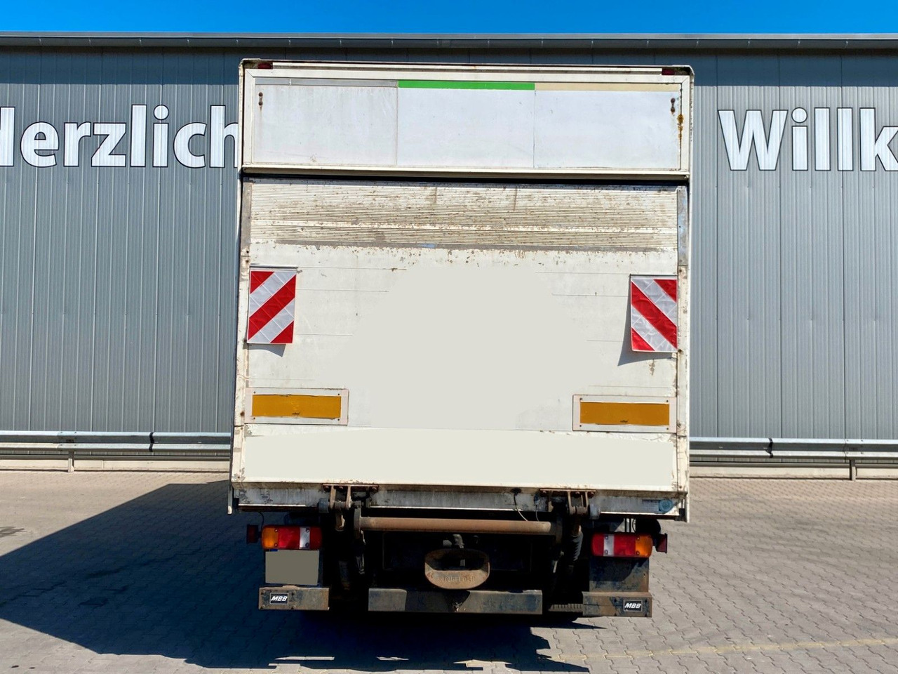 Mercedes-Benz 818 Atego | MBB LBW 1,00to.*3x Sitze*AHK*Teppich - Carrinha de contentor: foto 4 Mercedes-Benz 818 Atego | MBB LBW 1,00to.*3x Sitze*AHK*Teppich - Carrinha de contentor: foto 4