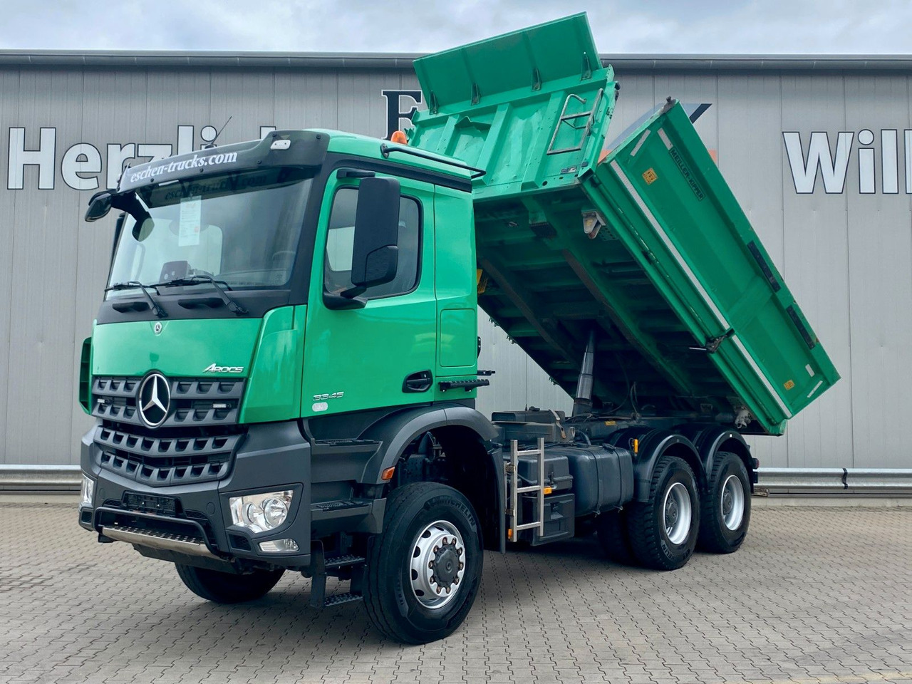 Mercedes-Benz Arocs 3345 6x6 | MEILLER*Bordmatik*Blatt*AHK+Oel - Caminhão basculante: foto 1 Mercedes-Benz Arocs 3345 6x6 | MEILLER*Bordmatik*Blatt*AHK+Oel - Caminhão basculante: foto 1