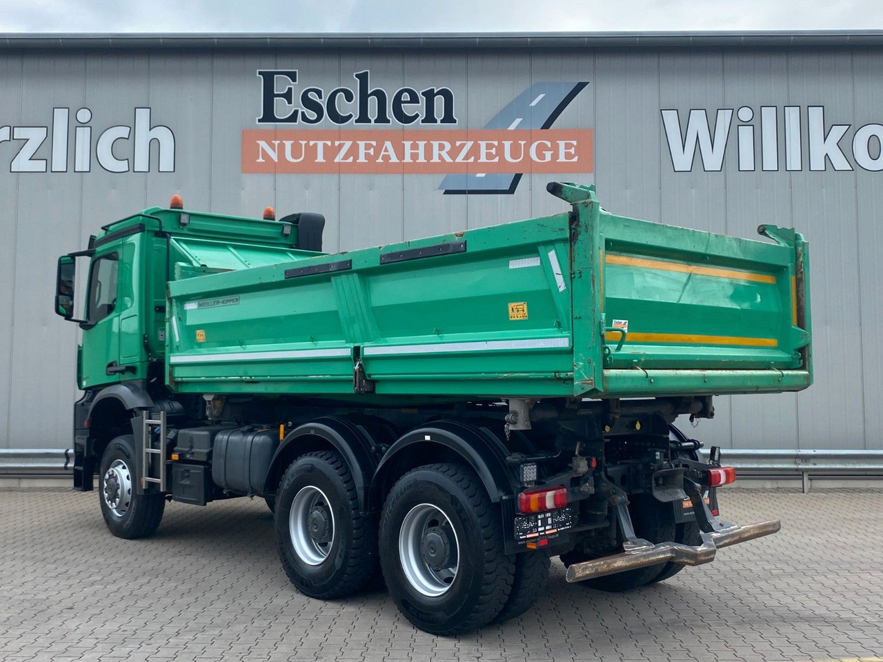 Mercedes-Benz Arocs 3345 6x6 | MEILLER*Bordmatik*Blatt*AHK+Oel - Caminhão basculante: foto 4 Mercedes-Benz Arocs 3345 6x6 | MEILLER*Bordmatik*Blatt*AHK+Oel - Caminhão basculante: foto 4