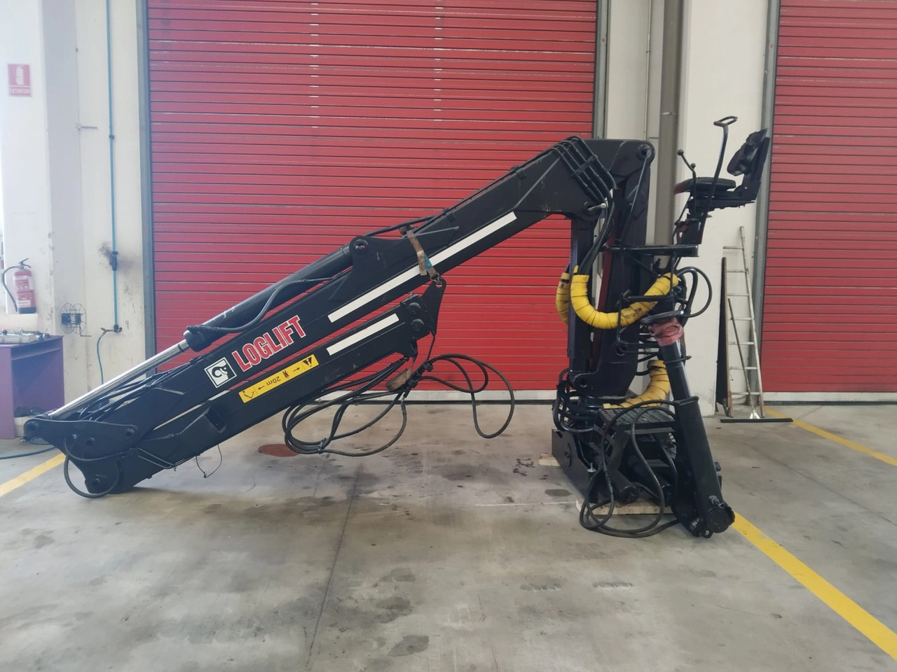 Grúa LOGLIFT 120S79R - Grua para caminhão de Caminhão: foto 1 Grúa LOGLIFT 120S79R - Grua para caminhão de Caminhão: foto 1