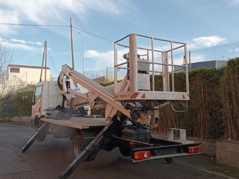 MULTITEL NISSAN NT 400 + HX 195 - Caminhão com plataforma aérea: foto 2 MULTITEL NISSAN NT 400 + HX 195 - Caminhão com plataforma aérea: foto 2