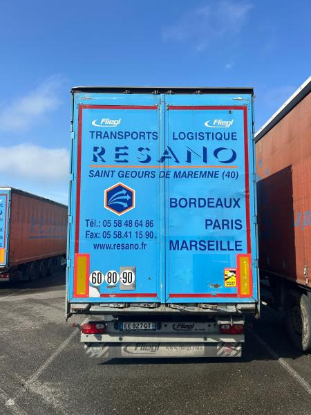 Fliegl - Semi-reboque de lona: foto 2 Fliegl - Semi-reboque de lona: foto 2